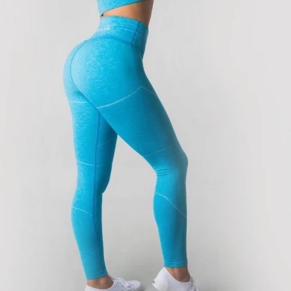 Alphalete Pants - Alphalete Revival Leggings in Light Blue Seamless
